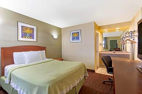 Queen Room - Smoking