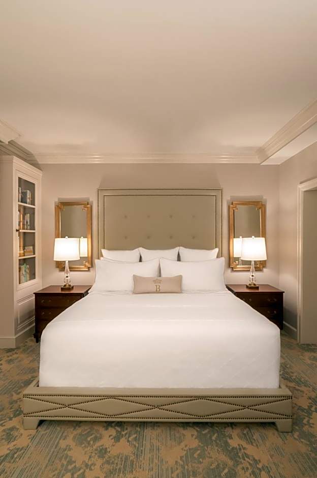 Photo 1 of 4 of Superior King Room
