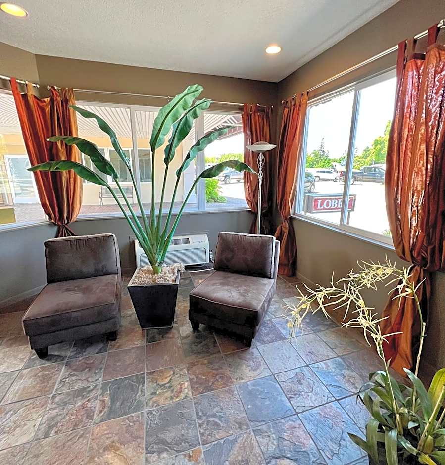 Court Plaza Inn & Suites of Mackinaw