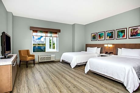 2 Queen Mobility/hearing Accessible Ri Shwr Vis Firealrm/door/phn Alrt/2 Full Bathrooms Comp Wifi- N