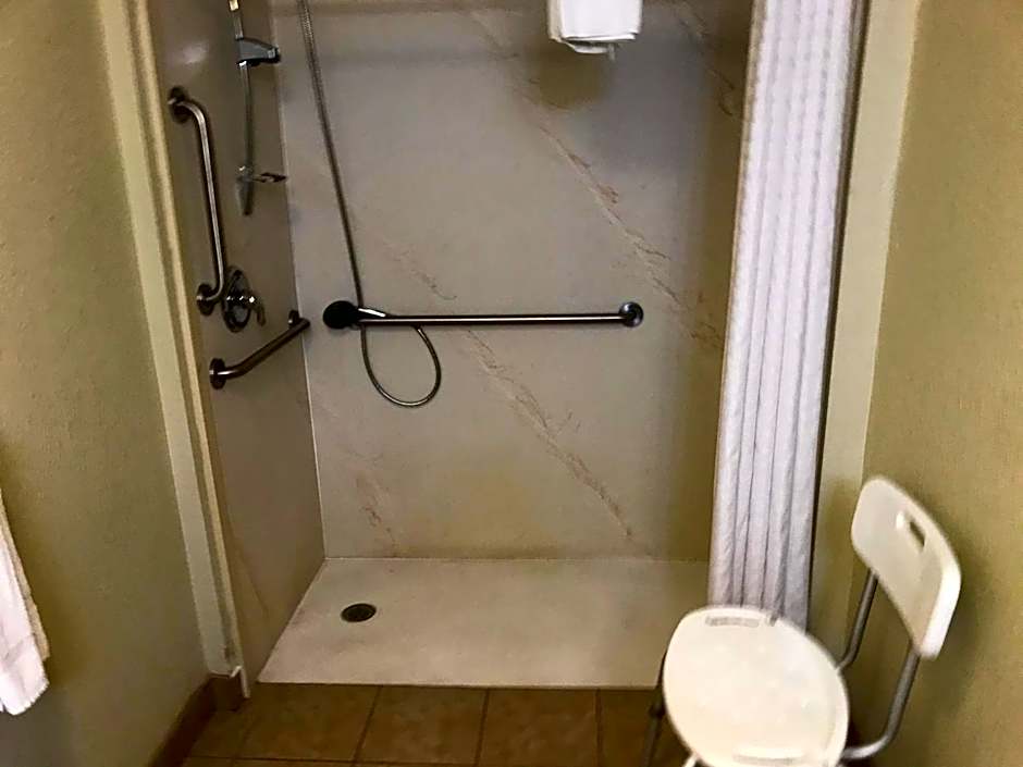 Red Carpet Inn - Stamford