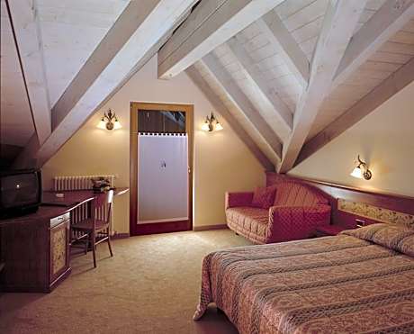 Deluxe Quadruple Room