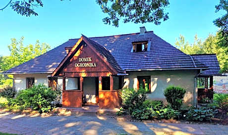 Hostel Domek Ogrodnika przy Muzeum w Przeworsku Zespole Pałacowo - Parkowym