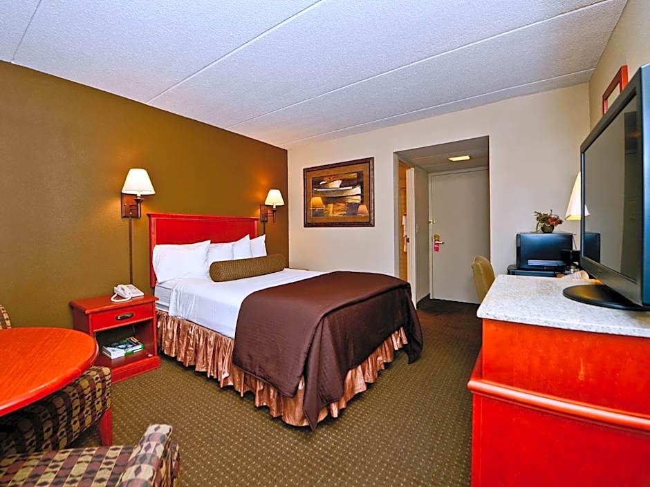 Ramada Hotel & Conference Center by Wyndham Plymouth