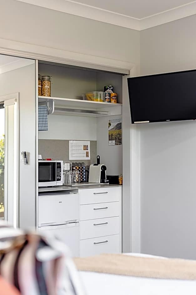 Mala Retreat Chardonnay Studio Immaculate and Comfortable