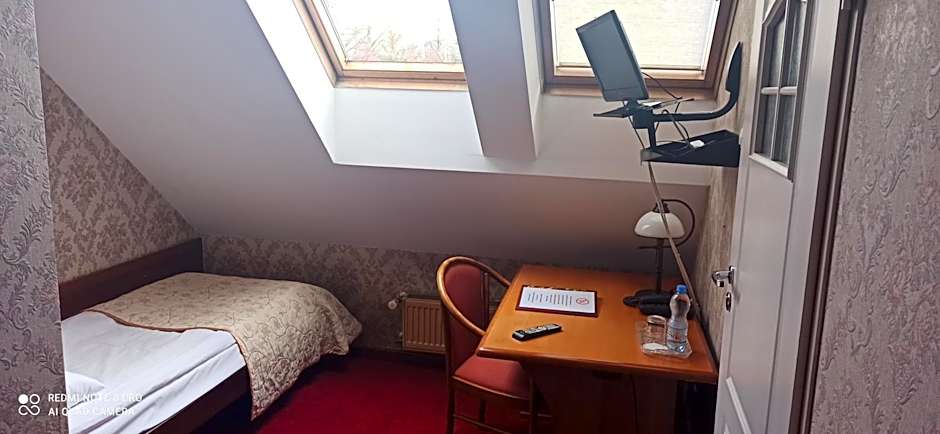 Photo 1 of 1 of Small Single Room