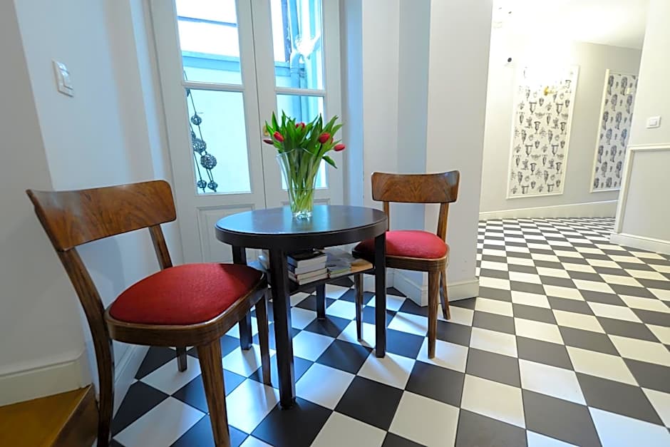 Crystal Suites Chez Helena