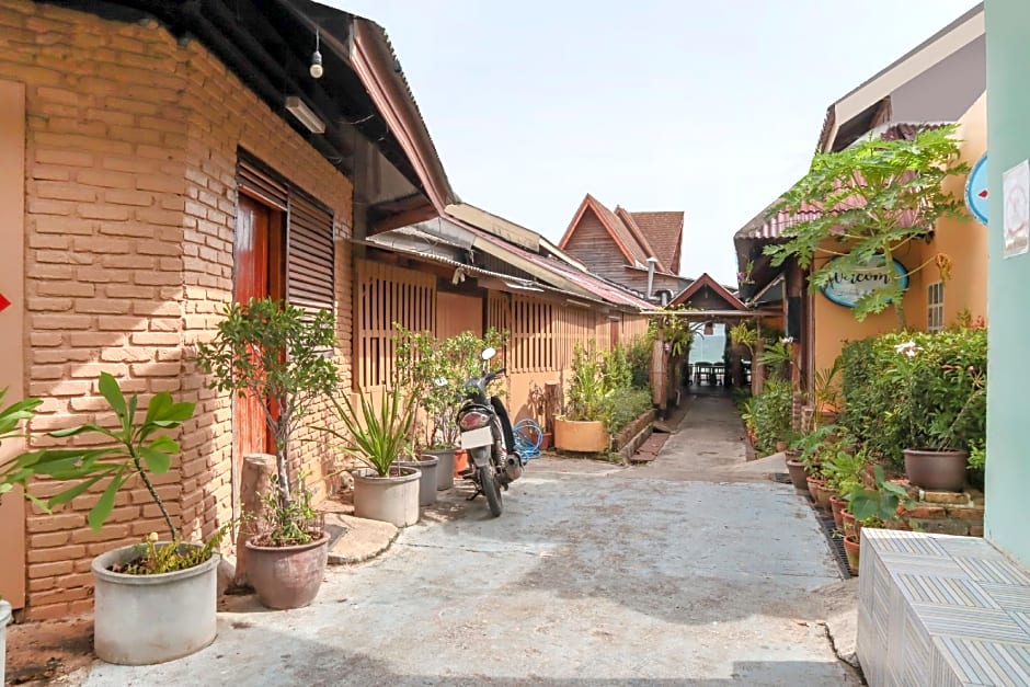 OYO 681 Paradise Hotel