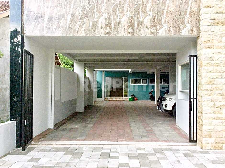 TERRA Guesthouse JEC Mitra RedDoorz