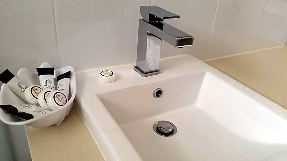 Cairns Queenslander Hotel & Apartments