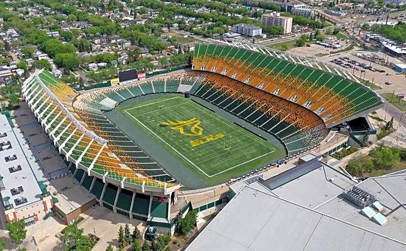 LUXURIOUS 6 Bed Home I Fireplace I near Sports Park I with Double Garage & Fast WiFi!