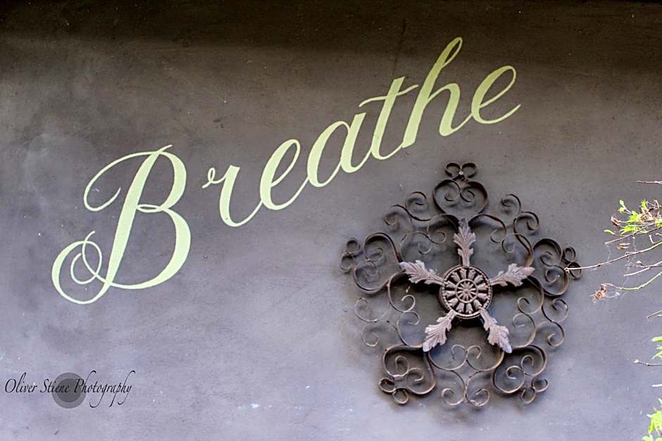 Tomah Retreat - Studio BREATHE with fireplace