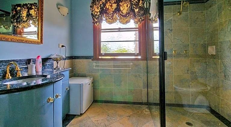 Melville House Bed and Breakfast