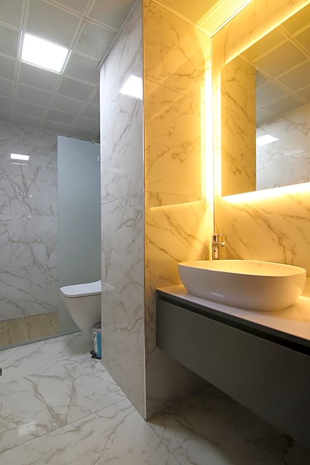 Grand Zara Hotel