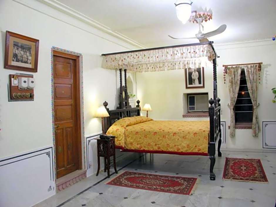 Hotel Pushkar Palace