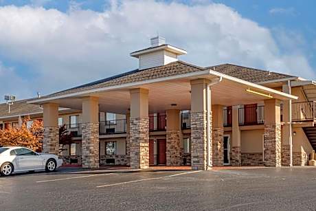 Quality Inn Russellville I-40