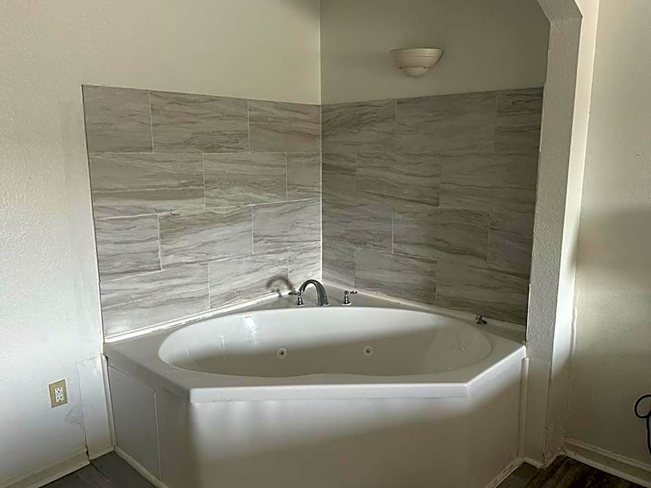 Quality Inn & Suites Decatur Priceville I-65
