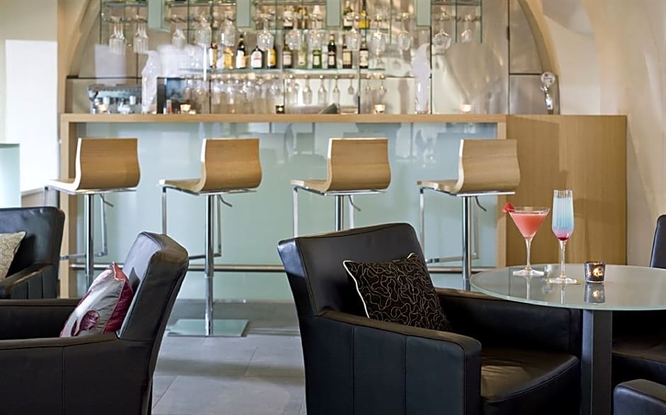 Golden Angel Suites by Adrez