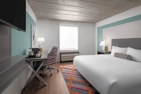 Standard King Room with Shower Bath