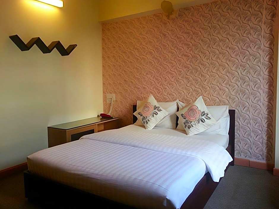 Crown Bts Nana Hotel