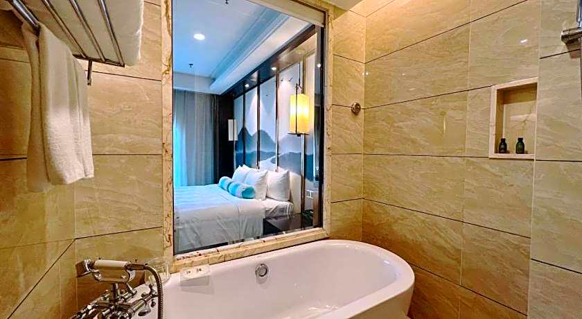 Menshine Gloria Plaza Hotel