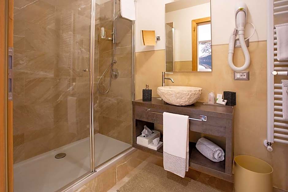 Chalet Tovel - Mountain Lake