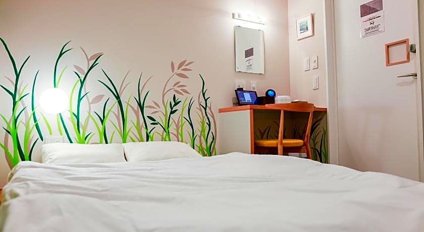 AND HOSTEL KURAMAE WEST