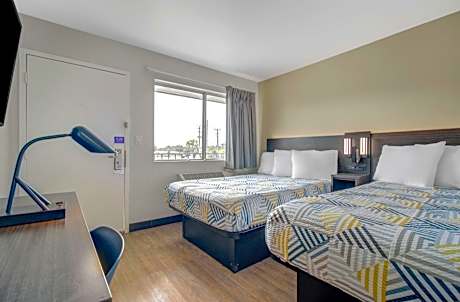 Deluxe Quadruple Room - Non-Smoking