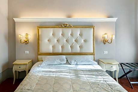 Standard Double Room with Private External Bathroom