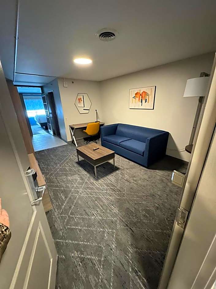 Holiday Inn Express & Suites Port Washington By IHG
