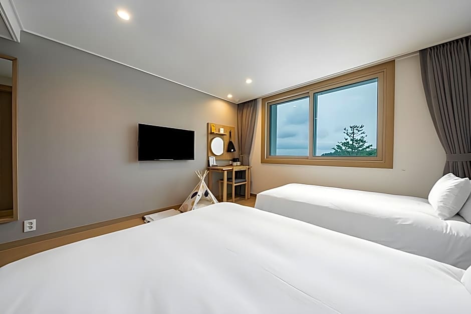 Heyy Seogwipo Hotel