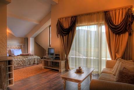 Junior Suite Section Elena (child up to 5.99 years is for free)