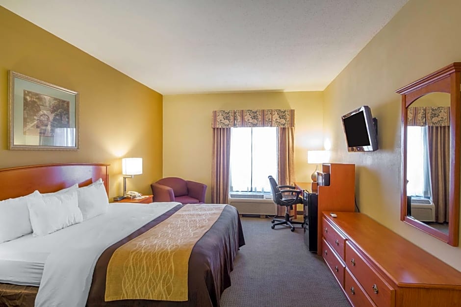 Quality Inn & Suites MidAmerica Industrial Park Area