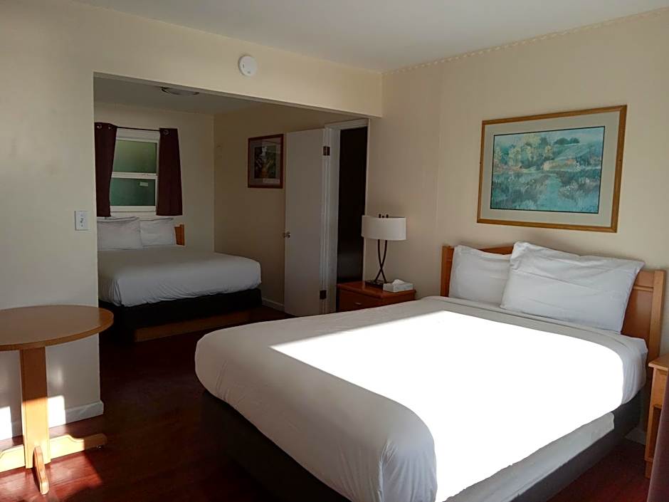 Blue Coast Inn & Suites