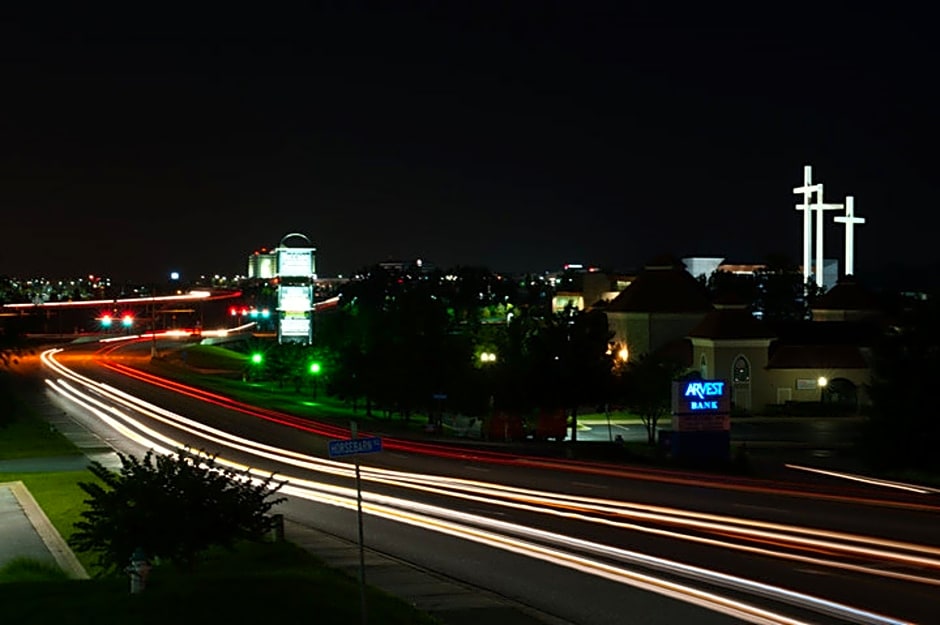 Holiday Inn and Suites Rogers at Pinnacle Hills, an IHG Hotel