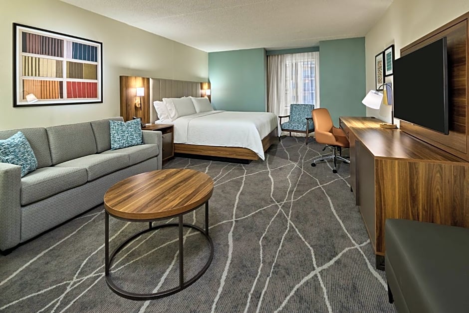 Holiday Inn Express & Suites Charleston Dwtn - WestEdge