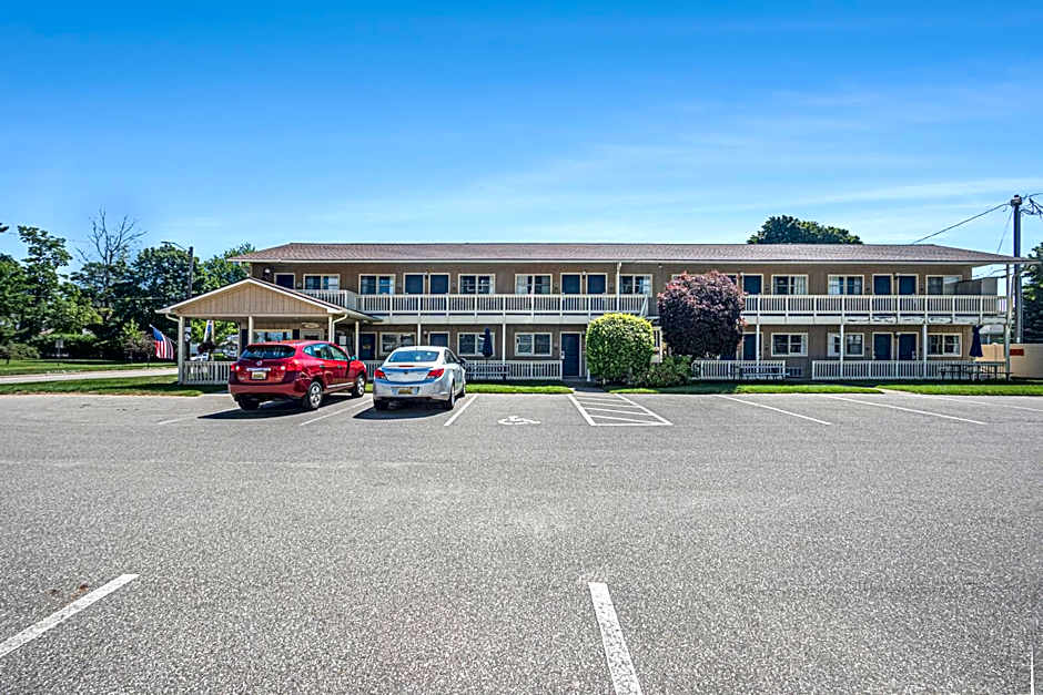 Ludington Pier House
