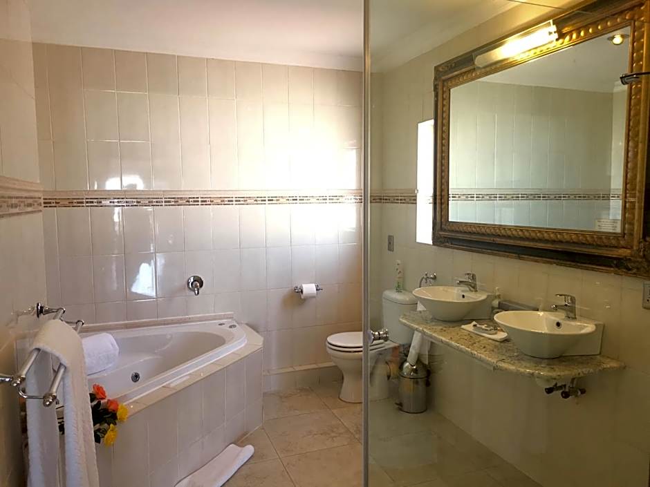 Misty Waves Boutique Hotel