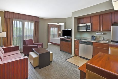 1 King 1 Bedroom Suite Non-Smoking