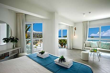 Deluxe Suite with Sea View