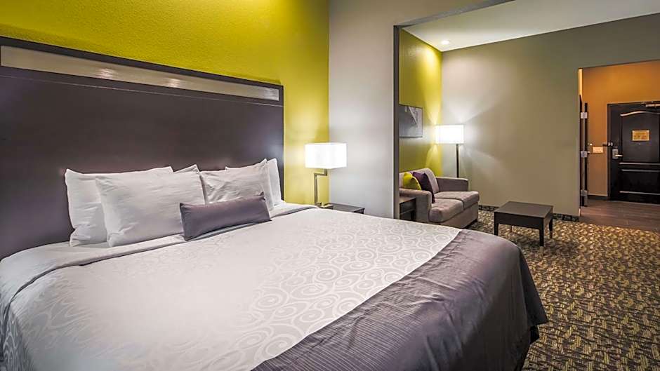 Best Western Plus Bay City Inn & Suites