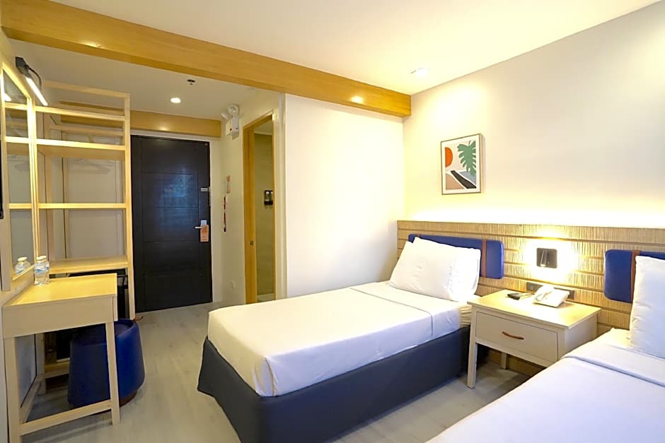 Tom's Cabin Hotel