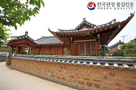 Gaeunchae Hanok Guesthouse Jeonju 2 (Korea Quality)
