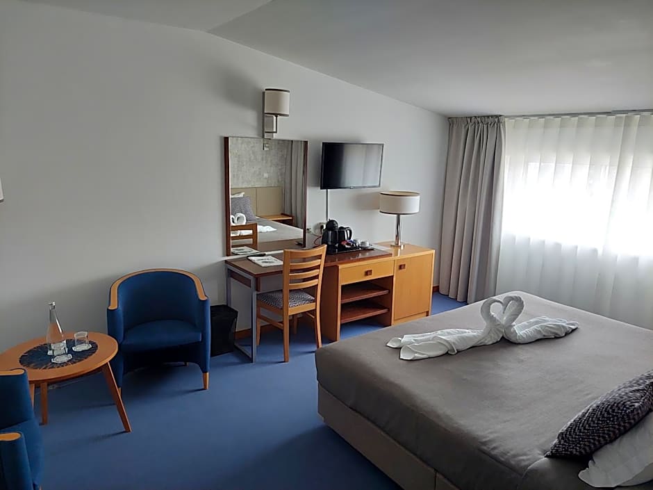 Hotel Feira Pedra Bela