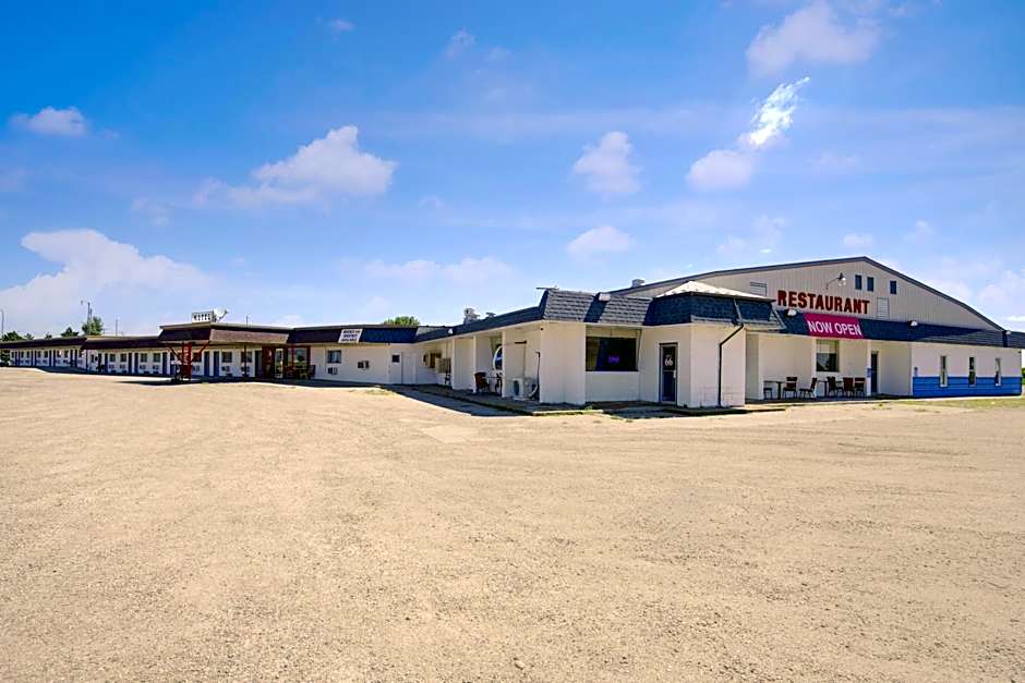 First Inn By OYO Quinter Hwy 70