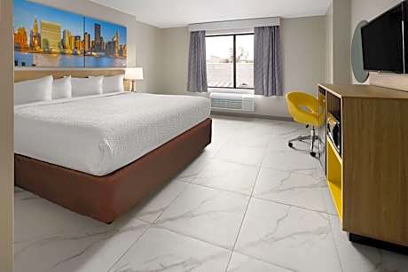 King Room with Tub with Grab Bars - Mobility Accessible/Non-Smoking