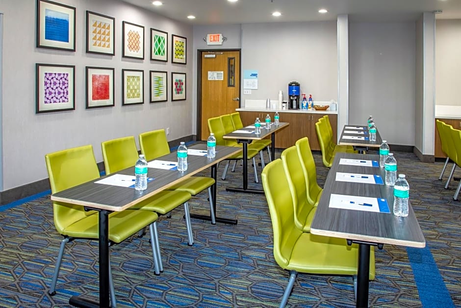 Holiday Inn Express Hotel & Suites Roseville - Galleria Area, an IHG Hotel