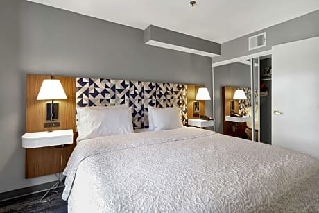 Suite King Size Bed