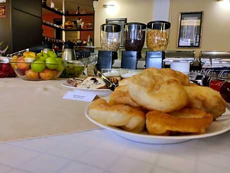 Lotus Family Hotel - Free Parking