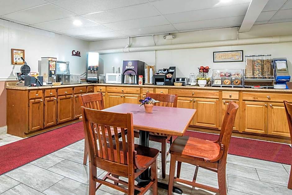 TiltonLodge Inn & Suites